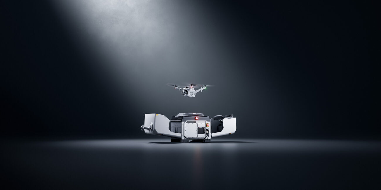 DJI Matrice 5TD startet aus dem geöffneten DJI Dock 4